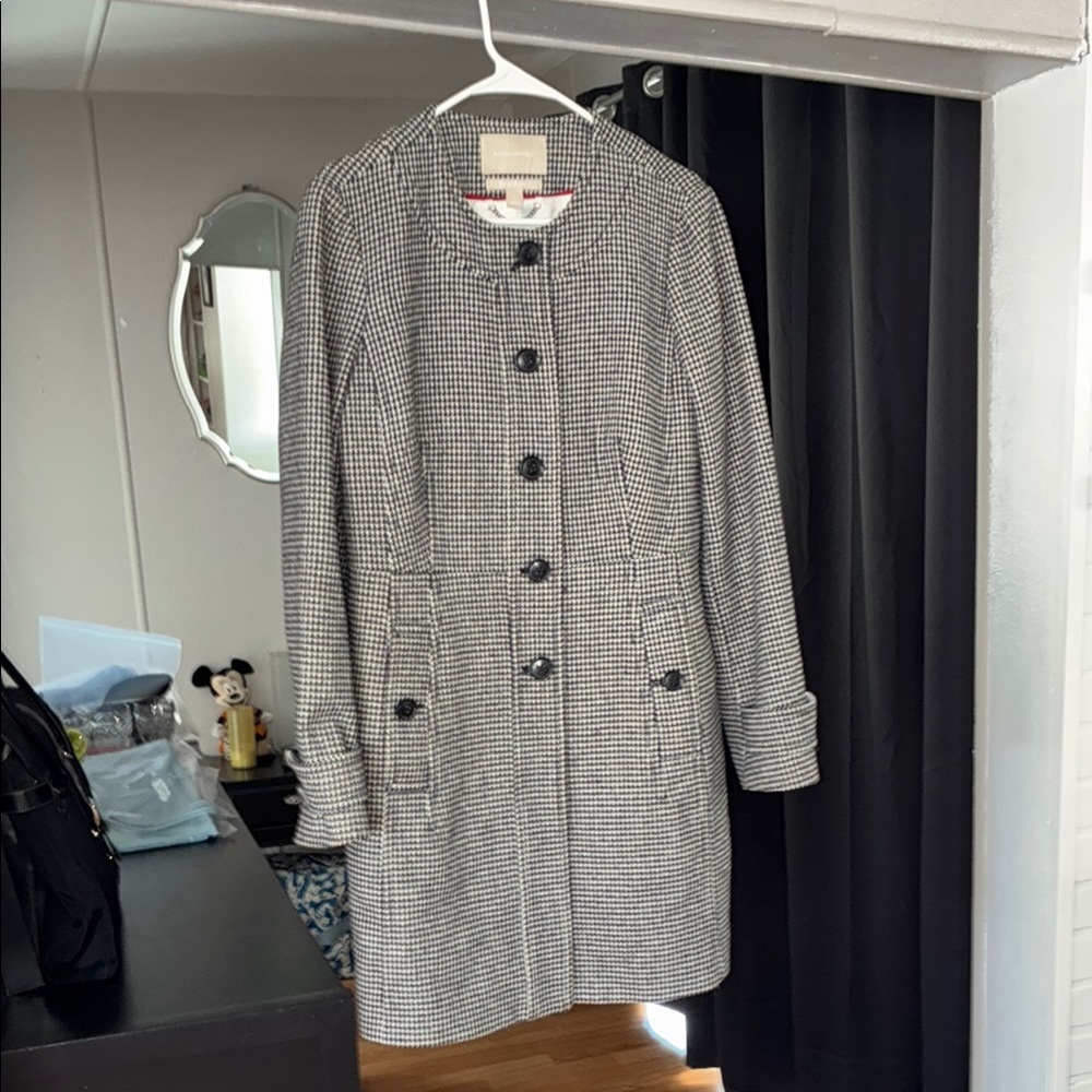 Banana Republic Black and White Houndstooth Coat Timeless Elegance